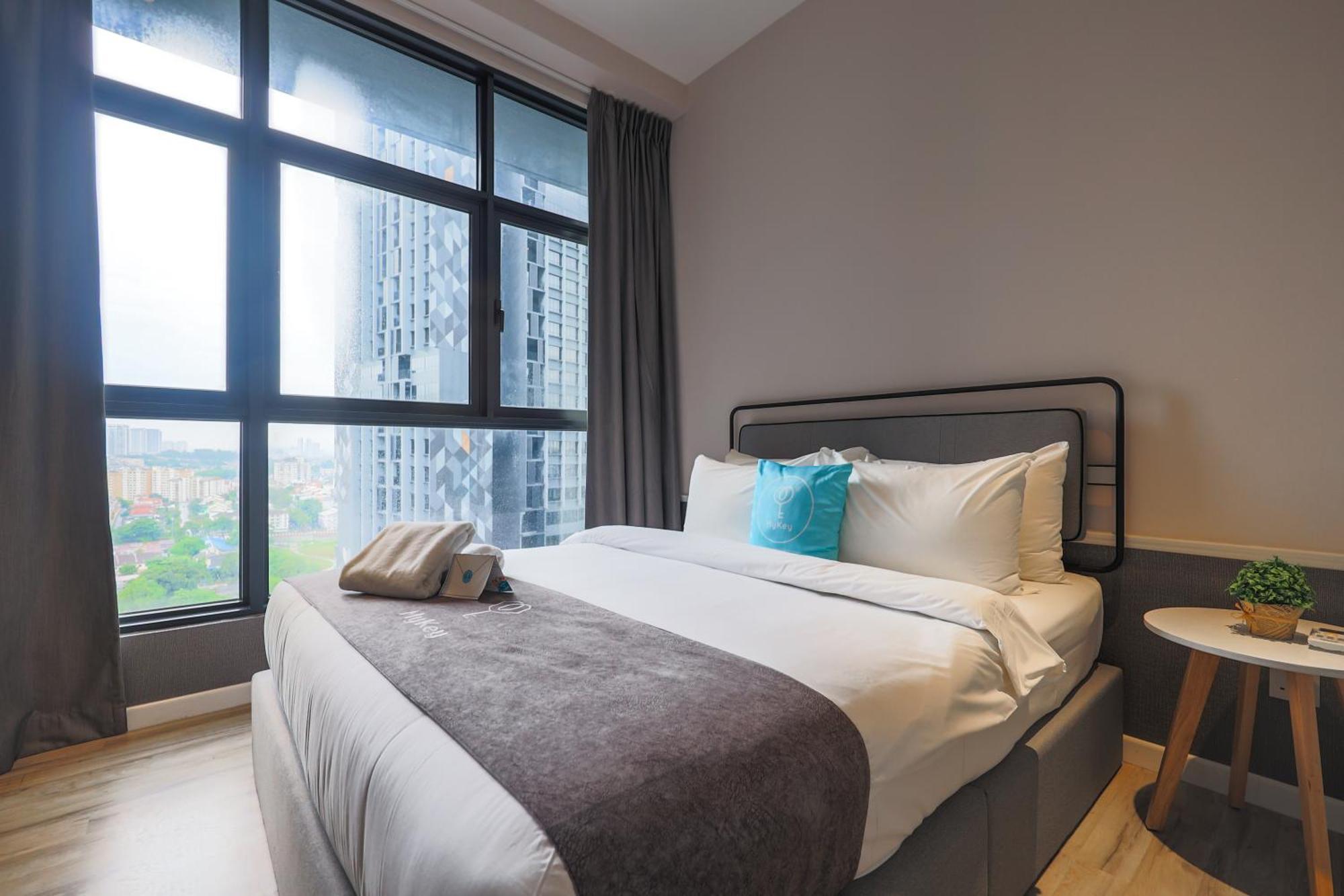 Apartmán Millerz Square By Mykey Kuala Lumpur Exteriér fotografie A bedroom at a serviced apartment in Kuala Lumpur, Malaysia.