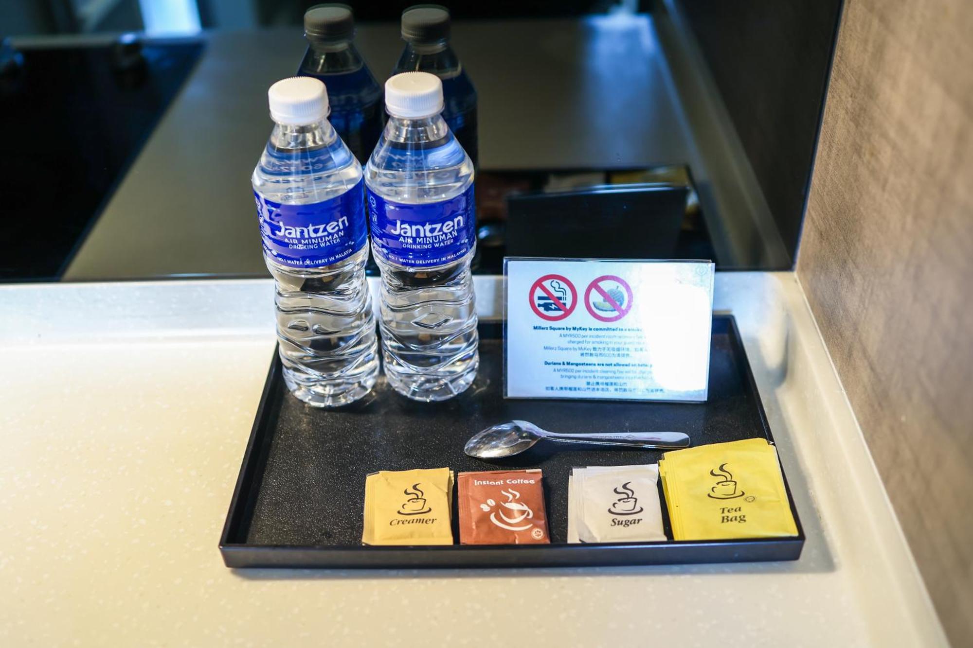 Apartmán Millerz Square By Mykey Kuala Lumpur Exteriér fotografie Bottled water and tea bags in a hotel room