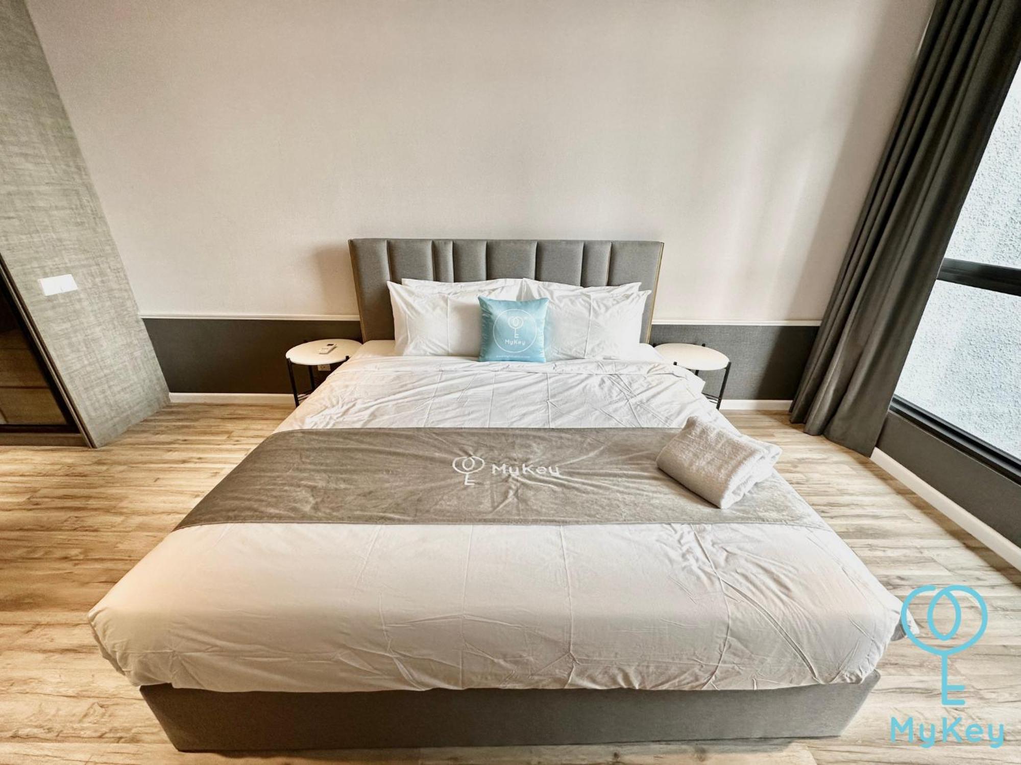 Apartmán Millerz Square By Mykey Kuala Lumpur Exteriér fotografie A bedroom in a serviced apartment in Hong Kong